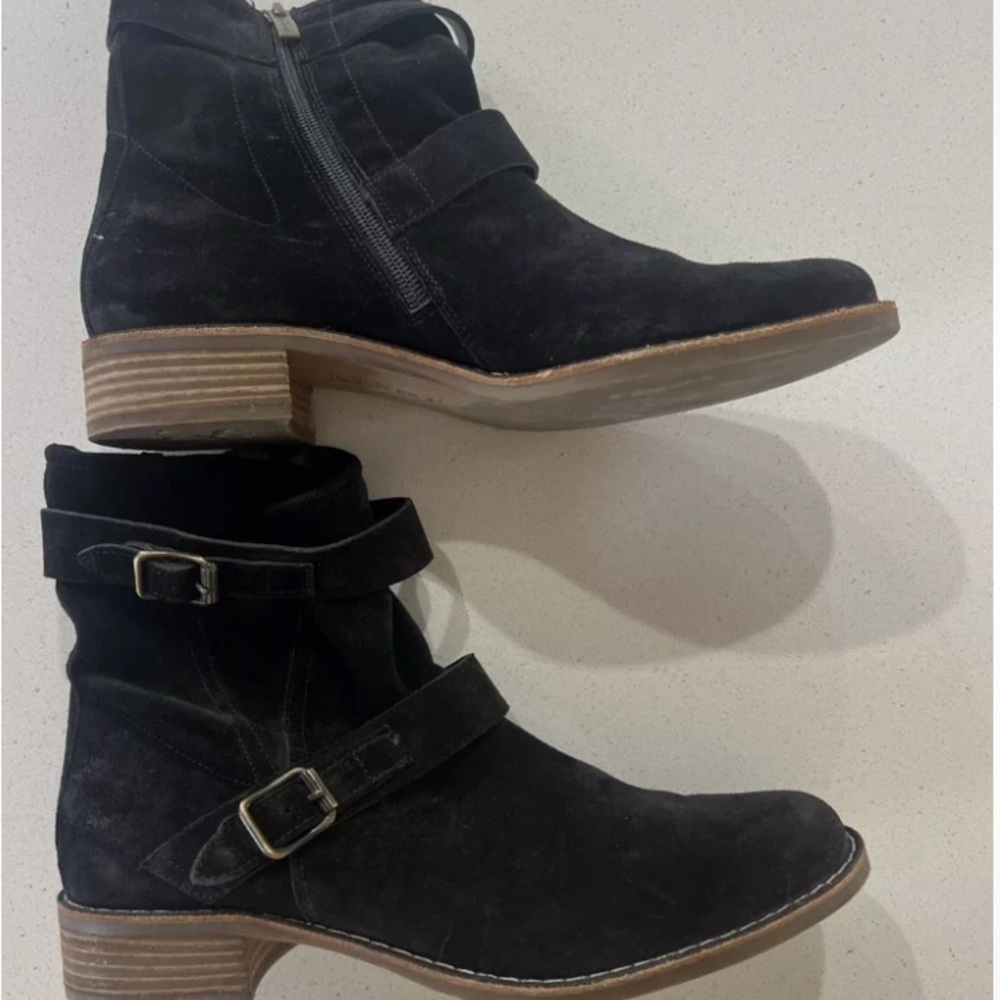 Paul Green Women's Size US 9.5 Wyatt black Suede Buckle Ankle Booties